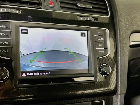 Used 2017 Volkswagen GTI SE FWD image 13