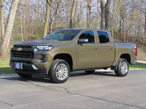 Used 2023 Chevrolet Colorado LT w/ LT Convenience Package II AWD/4WD image 21