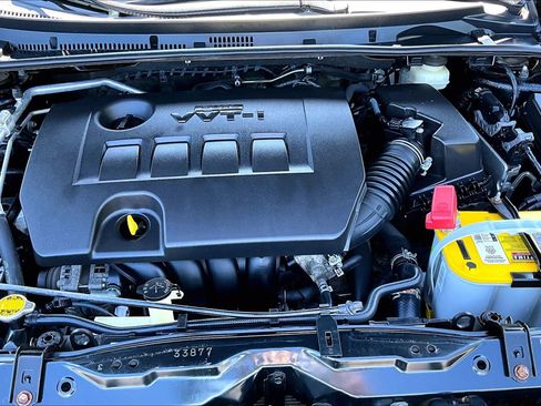 Used 2015 Toyota Corolla LE image 10