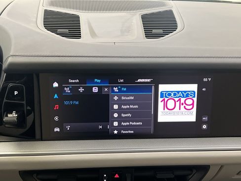 Used 2024 Porsche Cayenne Base image 16