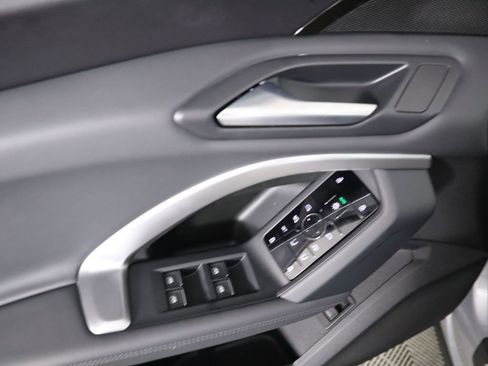 Used 2025 Audi Q5 Premium w/ Convenience Package image 25