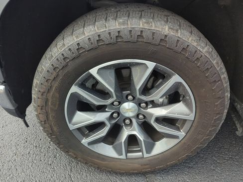 Used 2021 Chevrolet Silverado 1500 LT w/ Z71 Off-Road Package AWD/4WD image 8