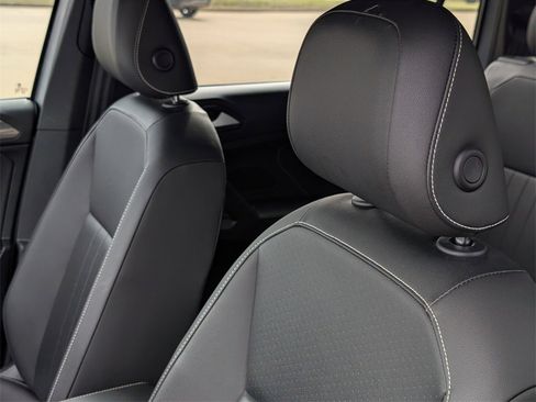 Used 2022 Volkswagen Tiguan SE R-Line image 28