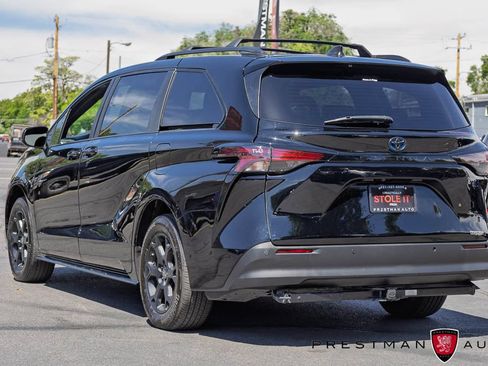 Used 2025 Toyota Sienna XLE Woodland Edition AWD/4WD image 18