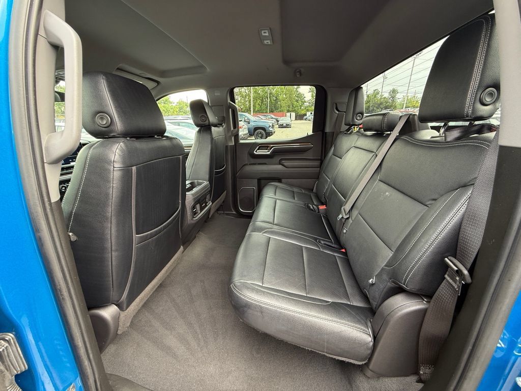 Used 2022 Chevrolet Silverado 1500 LT AWD/4WD image 23