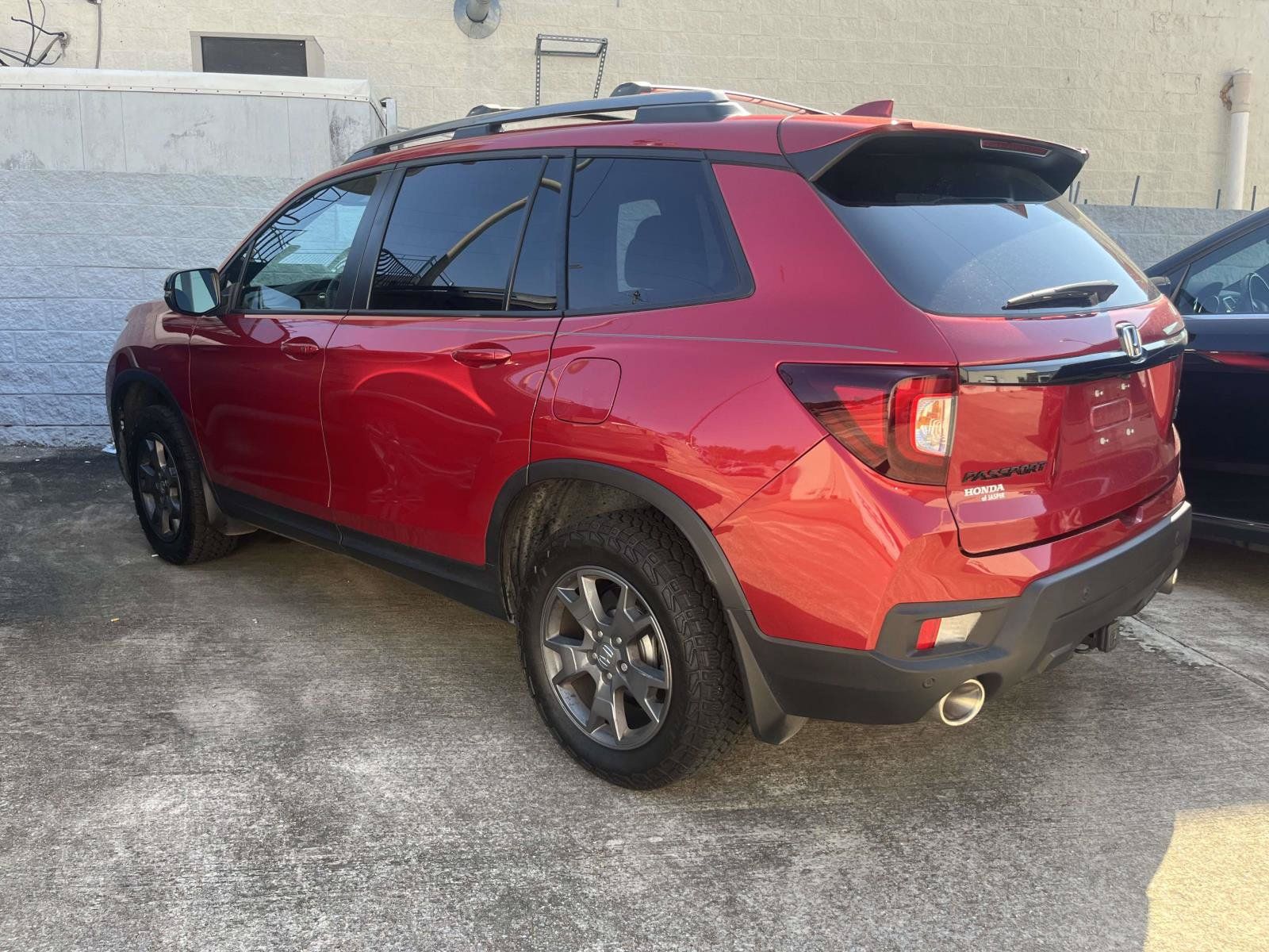 Used 2025 Honda Passport TrailSport image 3