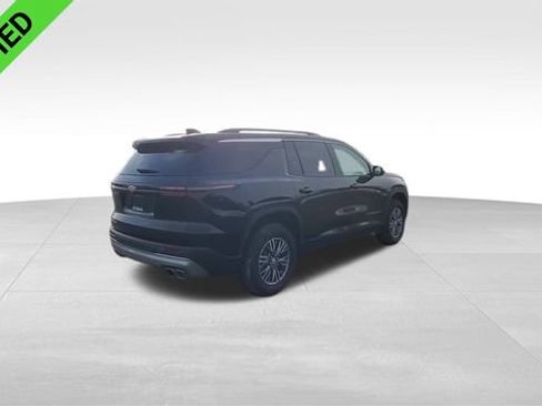 Used 2025 Chevrolet Traverse LT w/ Driver Confidence Package image 9