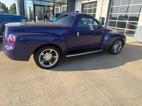 Used 2004 Chevrolet SSR w/ Preferred Equipment Group RWD image 3