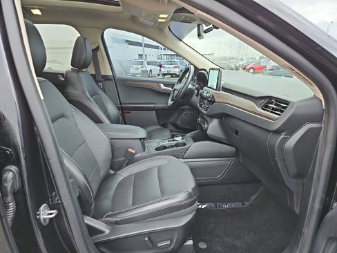 Used 2020 Ford Escape Titanium image 16