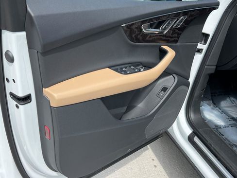 Certified 2025 Audi Q7 3.0T Premium w/ Convenience Package image 10