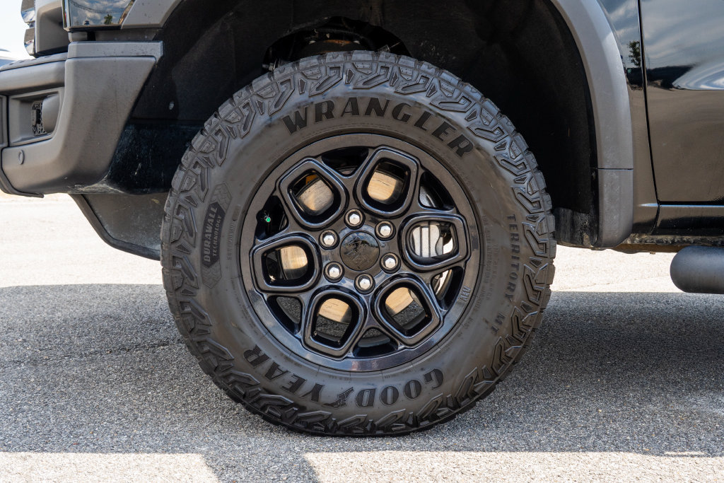 Used 2024 Chevrolet Silverado 1500 ZR2 w/ ZR2 Bison Edition AWD/4WD image 32