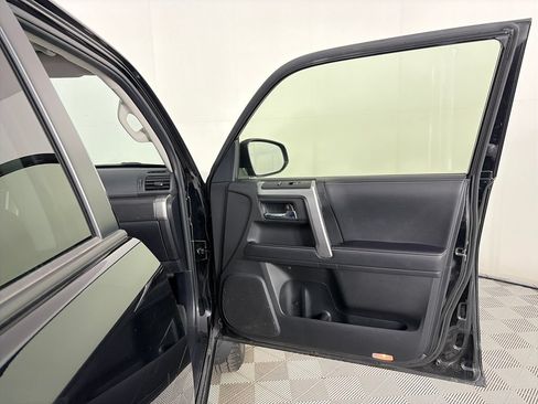 Used 2022 Toyota 4Runner SR5 AWD/4WD image 30
