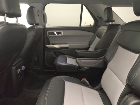 Used 2022 Ford Explorer XLT w/ Equipment Group 202A image 18