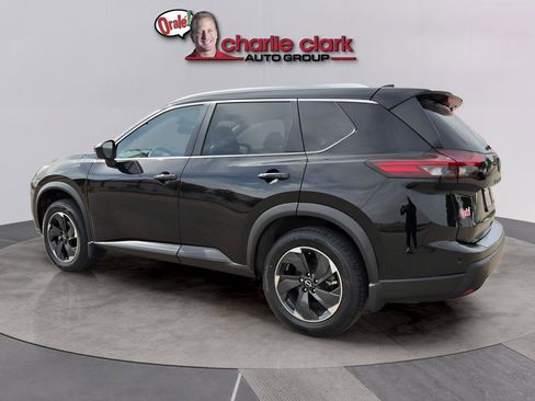 Used 2024 Nissan Rogue SV w/ SV Premium Package FWD image 4