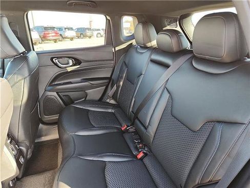 New 2026 Jeep Compass Latitude image 9