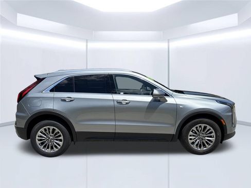 Used 2025 Cadillac XT4 Premium Luxury FWD image 4