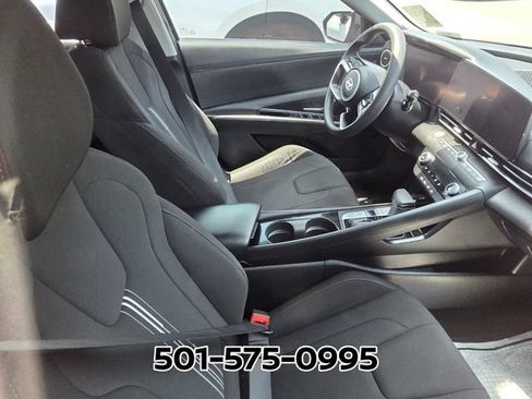 Used 2024 Hyundai Elantra Blue FWD image 9