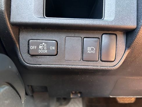 Used 2019 Toyota Tacoma SR w/ SR Convenience Package AWD/4WD image 18
