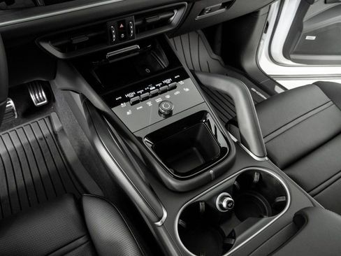 New 2026 Porsche Cayenne S image 18