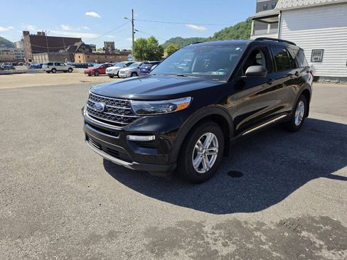 Used 2020 Ford Explorer XLT w/ Equipment Group 202A AWD/4WD image 4