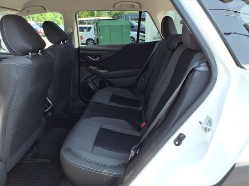 Used 2024 Subaru Outback Premium AWD/4WD image 12