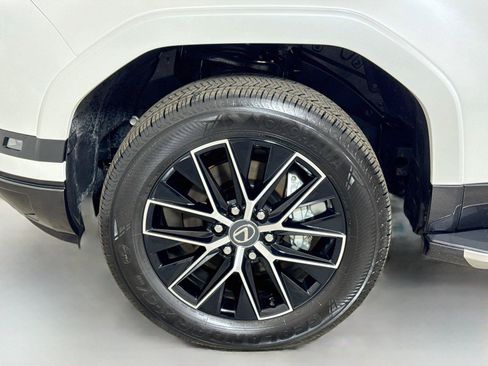 Used 2024 Lexus GX 550 w/ Accessory Package (Z1) AWD/4WD image 32