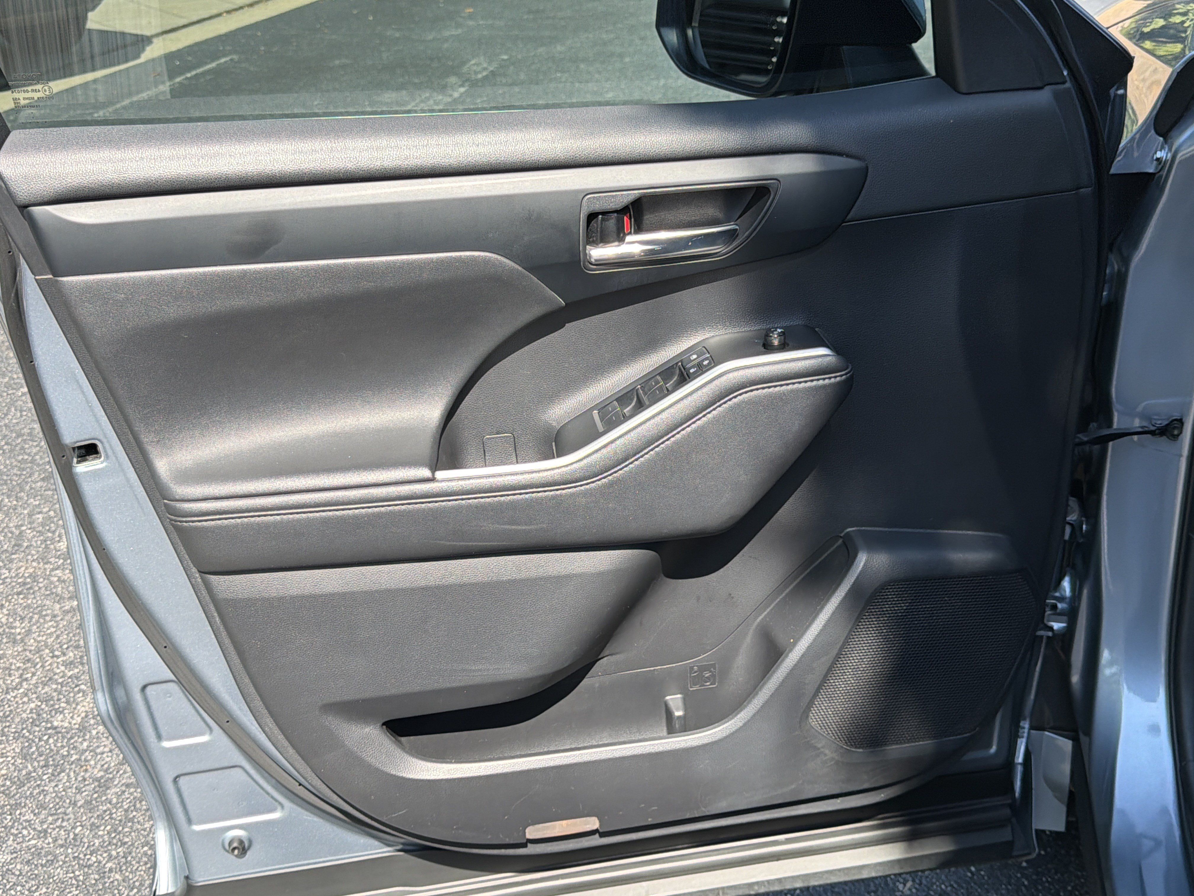 Used 2020 Toyota Highlander XLE FWD image 10