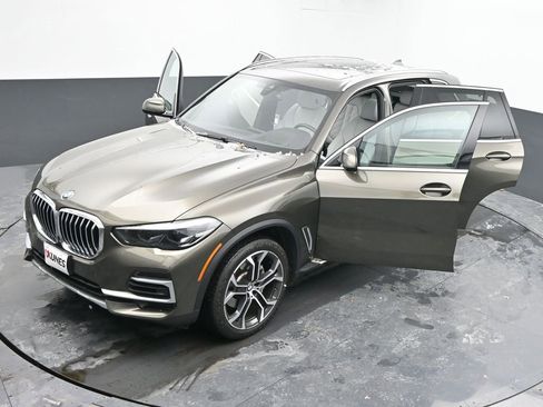 Used 2023 BMW X5 xDrive40i w/ Premium Package image 59