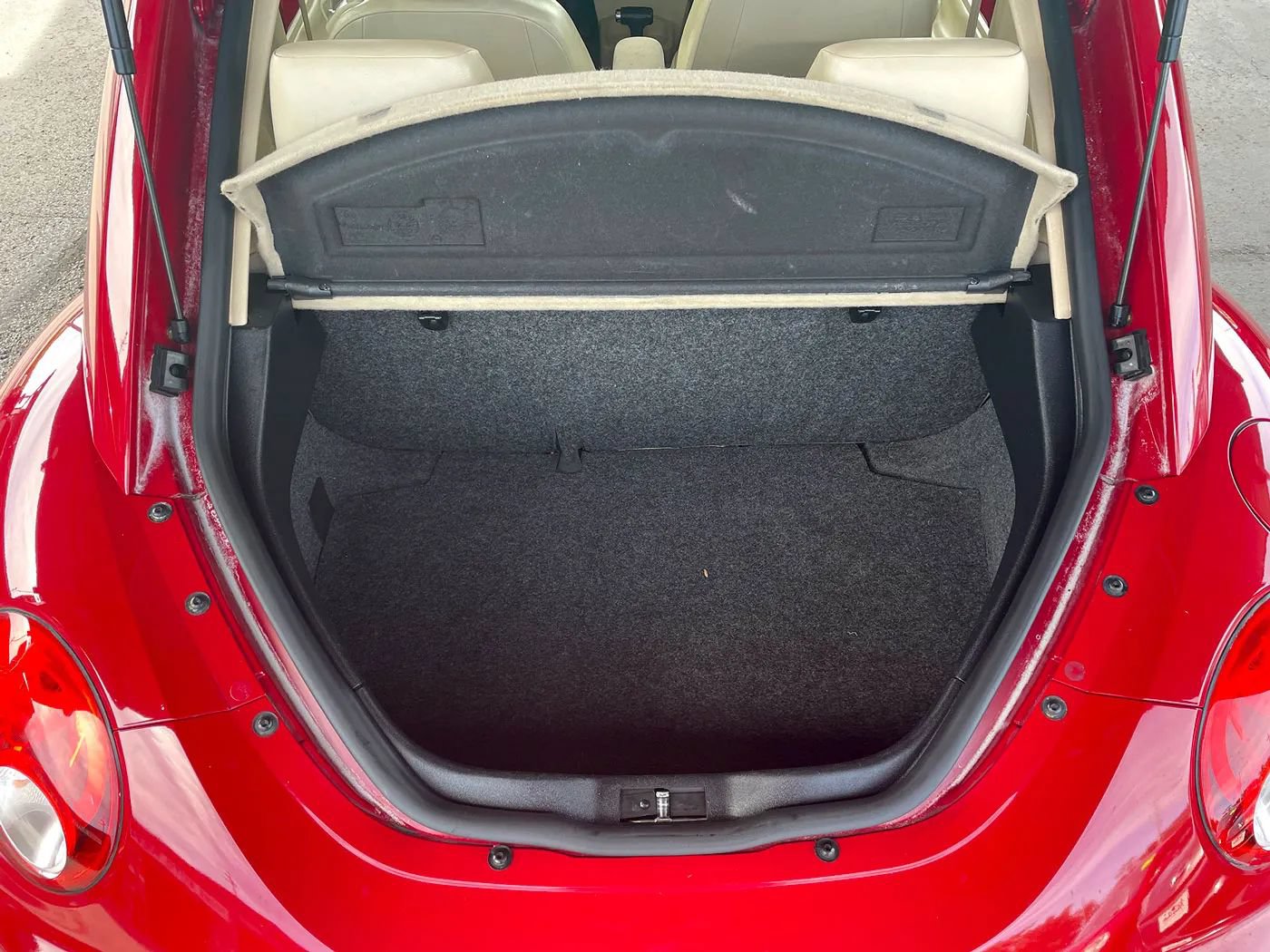 Used 2009 Volkswagen Beetle Coupe FWD image 6
