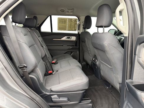 Used 2025 Ford Explorer Active AWD/4WD image 26
