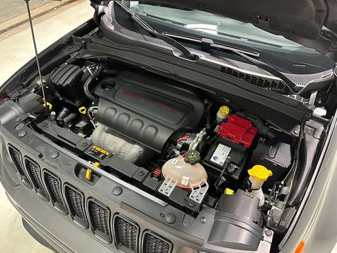 Used 2019 Jeep Renegade Altitude w/ Quick Order Package 2XM AWD/4WD image 4