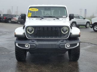 Used 2025 Jeep Gladiator Sport AWD/4WD video 2