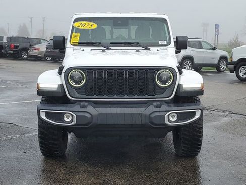 Used 2025 Jeep Gladiator Sport AWD/4WD image 2