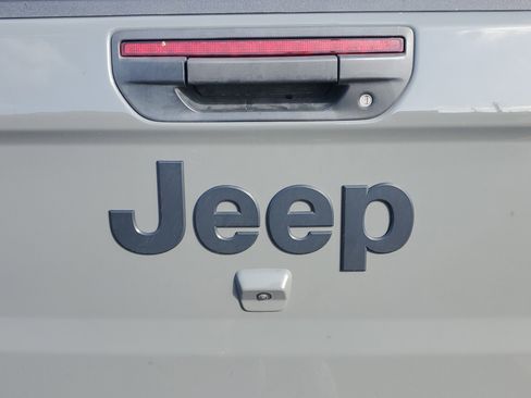 Used 2020 Jeep Gladiator Sport w/ Quick Order Package 24S image 7