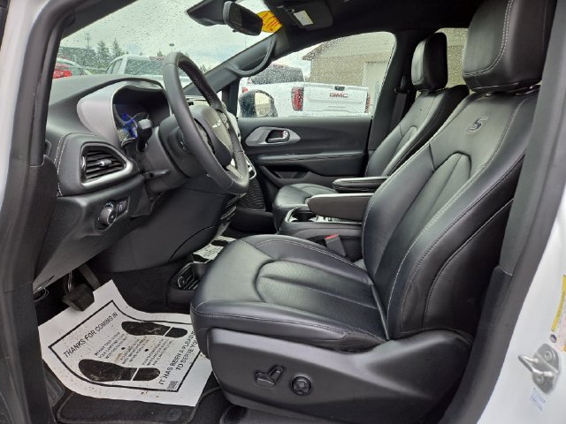 Used 2024 Chrysler Pacifica Limited FWD image 3