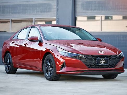 Used 2023 Hyundai Elantra SEL w/ Preferred Accessory Package image 1