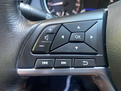 Used 2018 Nissan Rogue SV w/ Sun & Sound Touring Package AWD/4WD image 12