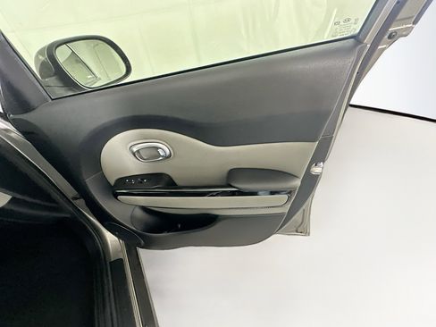 Used 2014 Kia Soul + w/ Primo Package FWD image 32
