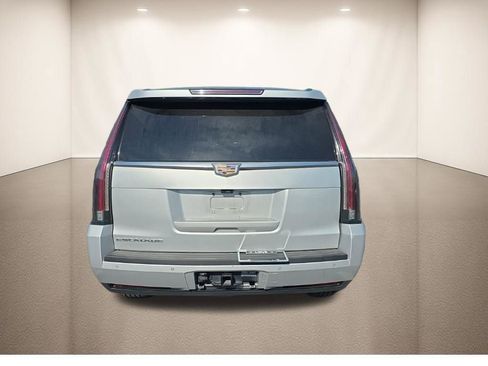 Used 2018 Cadillac Escalade Luxury w/ LPO, Radiant Package image 8