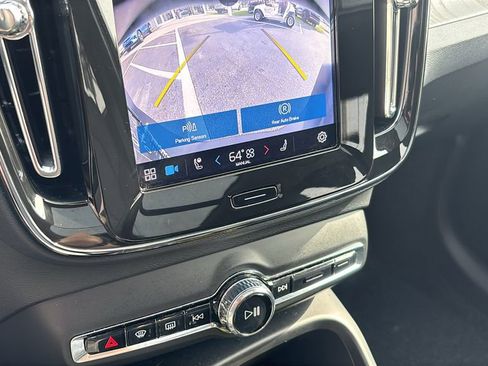 Certified 2025 Volvo XC40 B5 Plus AWD/4WD image 20