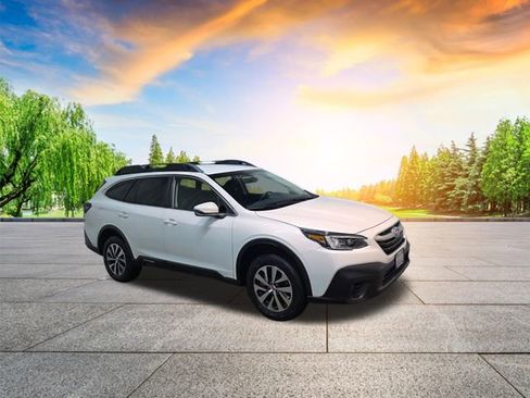 Used 2022 Subaru Outback Premium image 2