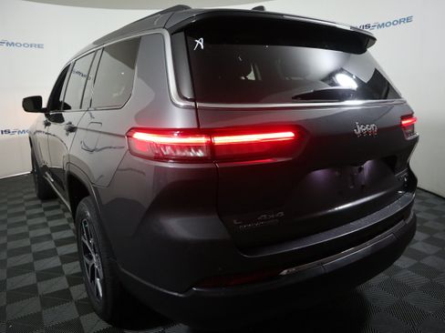 Used 2023 Jeep Grand Cherokee L Limited w/ Trailer Tow Group (B) AWD/4WD image 9