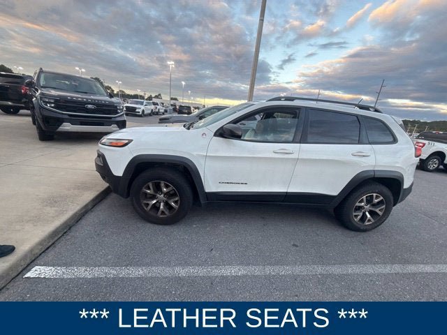 Used 2015 Jeep Cherokee Trailhawk AWD/4WD image 4