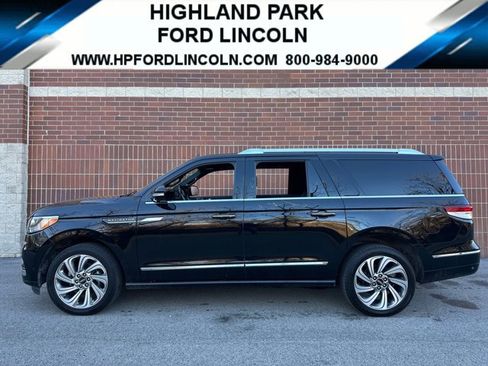 Used 2023 Lincoln Navigator L Reserve image 1