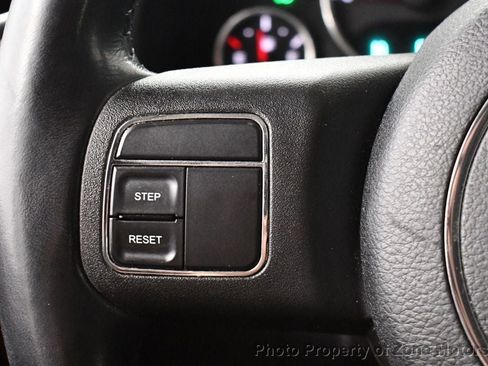 Used 2012 Jeep Wrangler Unlimited Sahara image 29