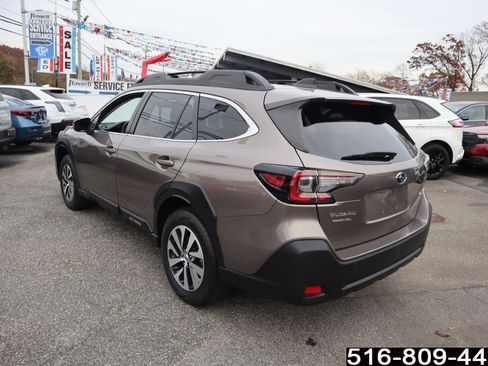 Used 2023 Subaru Outback Premium image 6