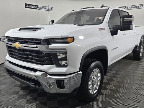Used 2024 Chevrolet Silverado 2500 LT w/ Convenience Package image 2