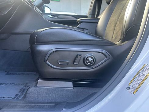 Used 2023 Jeep Grand Cherokee L Laredo image 10