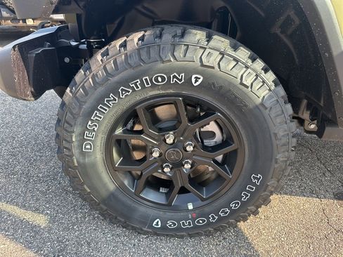 New 2025 Jeep Gladiator Willys image 29