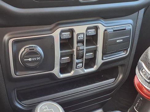 Used 2018 Jeep Wrangler Unlimited Sport S image 8